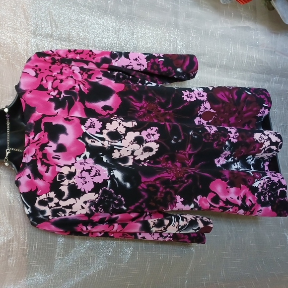 Christopher and Banks stretch floral tunic - Picture 2 of 6